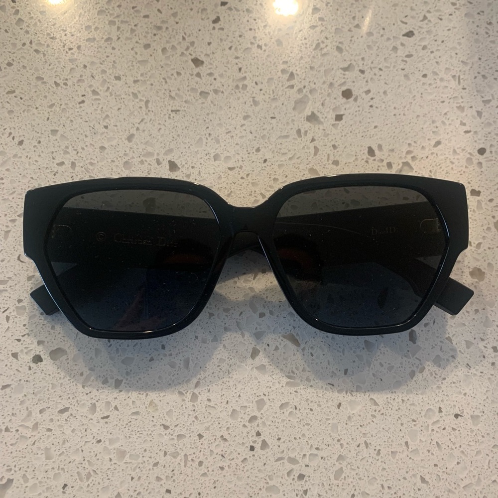 Dior D1 sunglasses